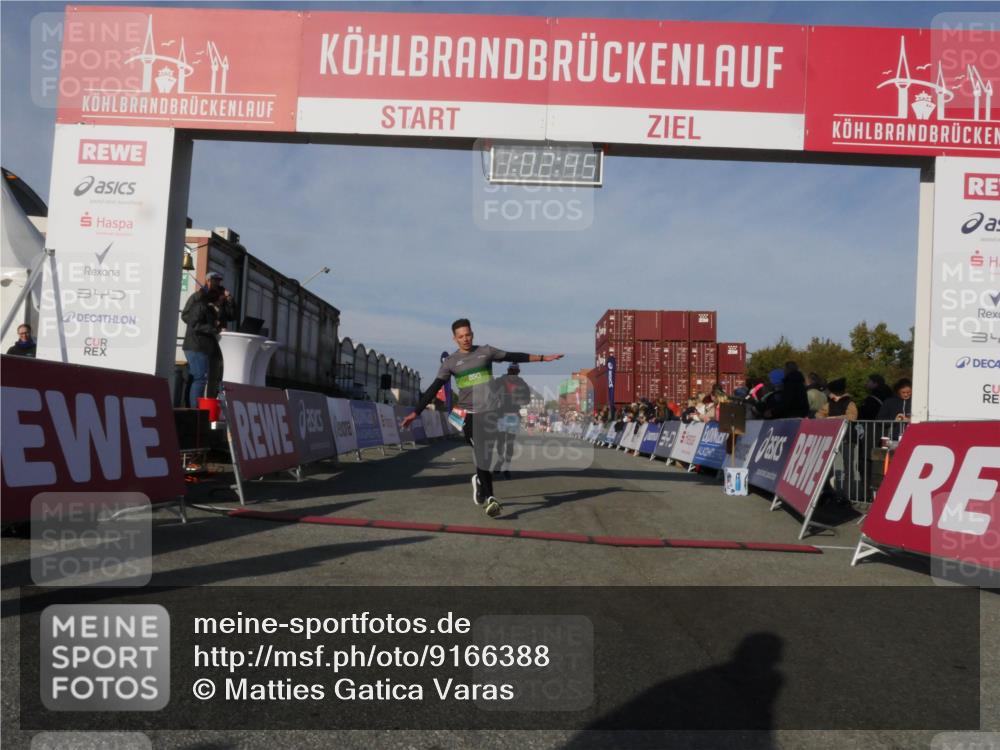 03.10.2025 - Köhlbrandbrückenlauf Matties Gatica Varas http://msf.ph/oto/9166388 03.10.2025 10:02:47 Ziel 1045, 1123, 1130, 1311, 3227 meine-sportfotos.de