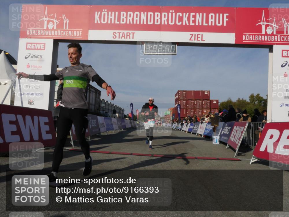 03.10.2025 - Köhlbrandbrückenlauf Matties Gatica Varas http://msf.ph/oto/9166393 03.10.2025 10:02:48 Ziel 1045, 1123, 1130, 3227 meine-sportfotos.de