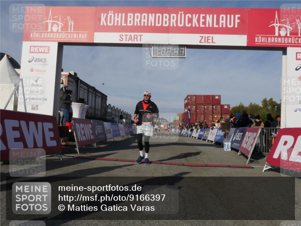 03.10.2025 - Köhlbrandbrückenlauf Matties Gatica Varas http://msf.ph/oto/9166397 03.10.2025 10:02:49 Ziel 1045, 1123, 1130, 3227 meine-sportfotos.de