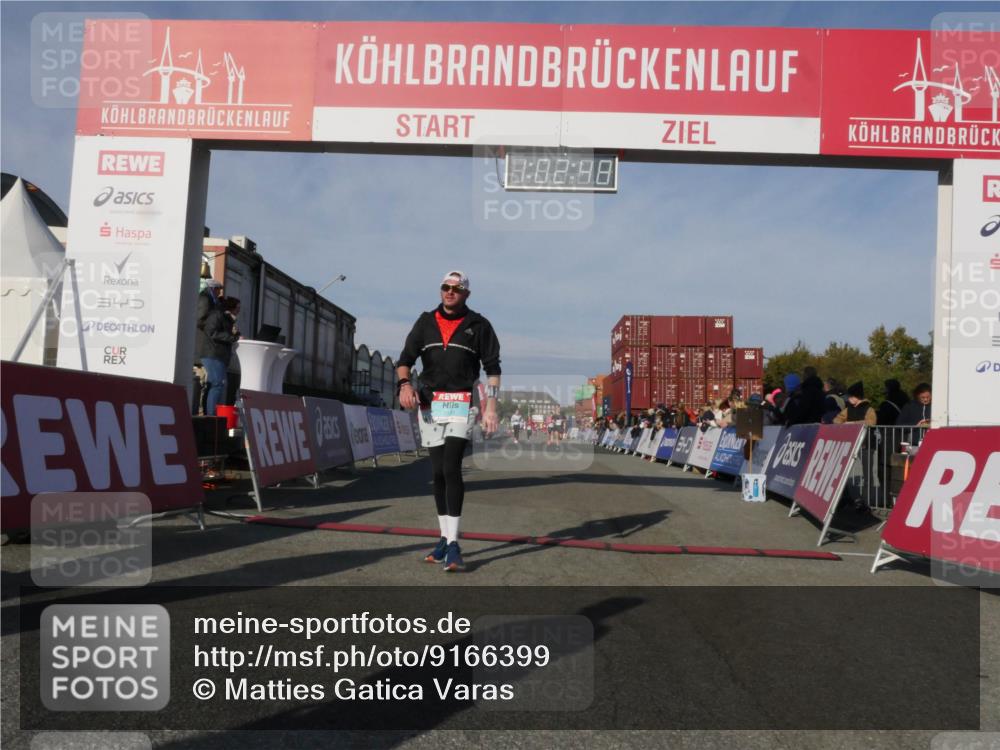 03.10.2025 - Köhlbrandbrückenlauf Matties Gatica Varas http://msf.ph/oto/9166399 03.10.2025 10:02:49 Ziel 1045, 1123, 1130, 3227 meine-sportfotos.de