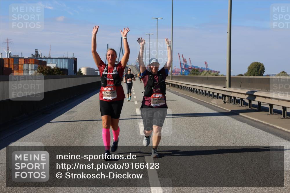 03.10.2025 - Köhlbrandbrückenlauf Strokosch-Dieckow http://msf.ph/oto/9166428 03.10.2025 13:19:45 Position 3 6135, 6134 meine-sportfotos.de