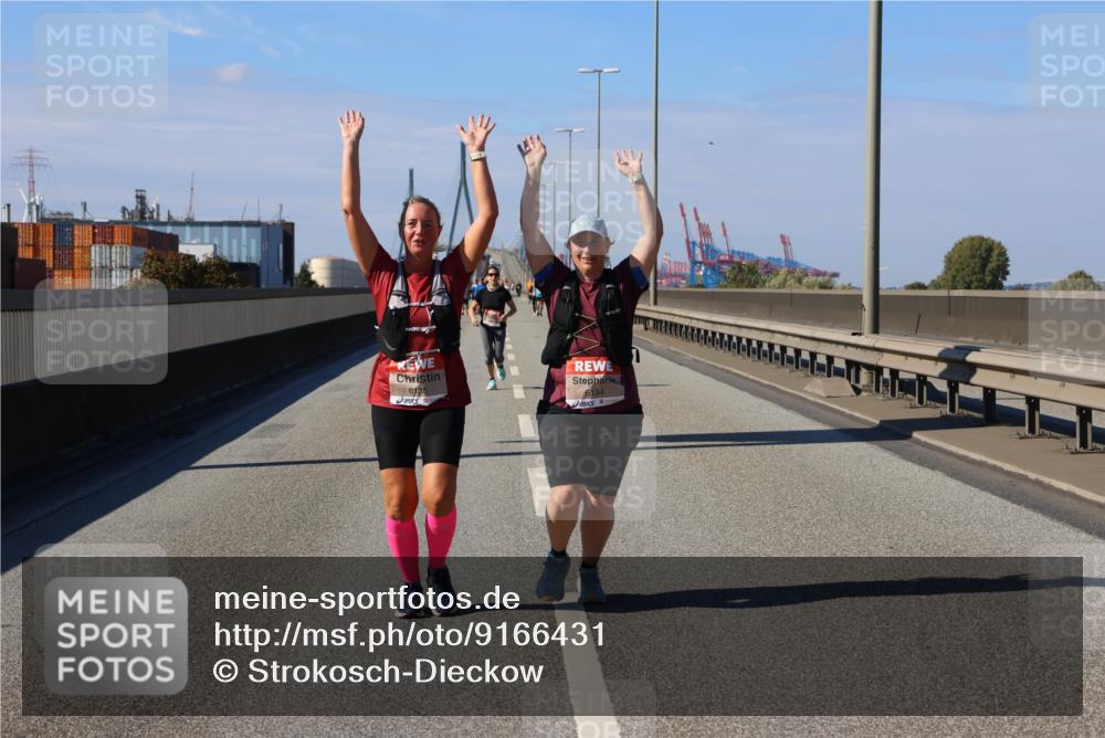 03.10.2025 - Köhlbrandbrückenlauf Strokosch-Dieckow http://msf.ph/oto/9166431 03.10.2025 13:19:46 Position 3 6135, 6134 meine-sportfotos.de