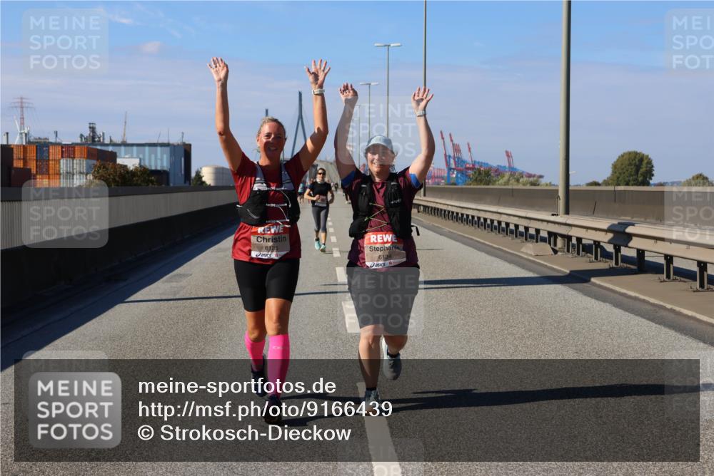 03.10.2025 - Köhlbrandbrückenlauf Strokosch-Dieckow http://msf.ph/oto/9166439 03.10.2025 13:19:46 Position 3 6135, 6134 meine-sportfotos.de
