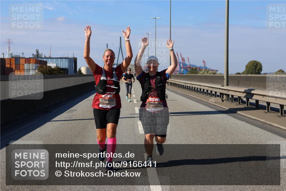 03.10.2025 - Köhlbrandbrückenlauf Strokosch-Dieckow http://msf.ph/oto/9166441 03.10.2025 13:19:46 Position 3 6135, 6134 meine-sportfotos.de