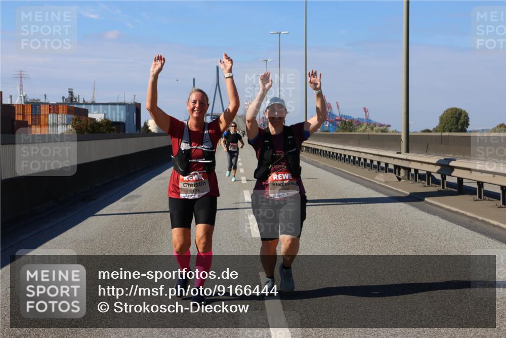 03.10.2025 - Köhlbrandbrückenlauf Strokosch-Dieckow http://msf.ph/oto/9166444 03.10.2025 13:19:46 Position 3 6135, 6134 meine-sportfotos.de