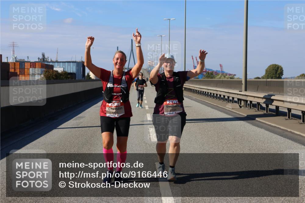 03.10.2025 - Köhlbrandbrückenlauf Strokosch-Dieckow http://msf.ph/oto/9166446 03.10.2025 13:19:46 Position 3 6135, 6134 meine-sportfotos.de