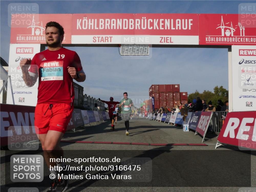 03.10.2025 - Köhlbrandbrückenlauf Matties Gatica Varas http://msf.ph/oto/9166475 03.10.2025 10:03:09 Ziel 1088, 1091, 1105, 1111, 1116, 1173, 1313, 1321, 1334, 1560, 3196, 3305, 3353 meine-sportfotos.de