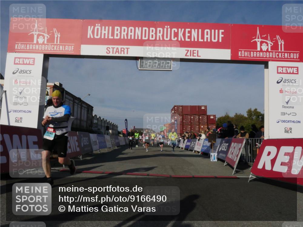 03.10.2025 - Köhlbrandbrückenlauf Matties Gatica Varas http://msf.ph/oto/9166490 03.10.2025 10:03:13 Ziel 1072, 1088, 1091, 1111, 1116, 1173, 1198, 1313, 1321, 1334, 1560, 1836, 1931, 3196, 3305, 3655 meine-sportfotos.de