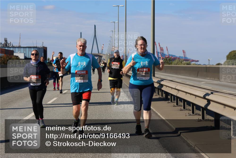 03.10.2025 - Köhlbrandbrückenlauf Strokosch-Dieckow http://msf.ph/oto/9166493 03.10.2025 13:20:22 Position 3 6542, 6546 meine-sportfotos.de