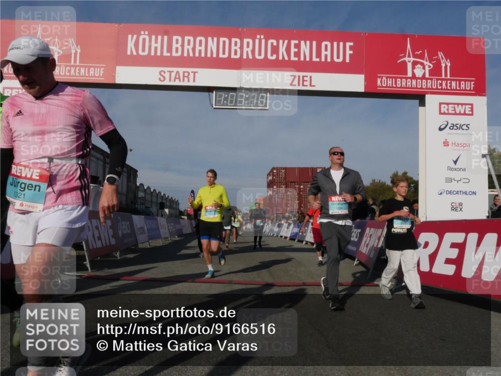 03.10.2025 - Köhlbrandbrückenlauf Matties Gatica Varas http://msf.ph/oto/9166516 03.10.2025 10:03:20 Ziel 1072, 1111, 1198, 1207, 1334, 1682, 1836, 1931, 2995, 2998, 3305, 3655, 3802 meine-sportfotos.de