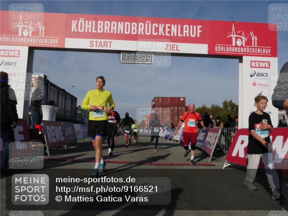 03.10.2025 - Köhlbrandbrückenlauf Matties Gatica Varas http://msf.ph/oto/9166521 03.10.2025 10:03:21 Ziel 1072, 1198, 1207, 1682, 1836, 1931, 2995, 2998, 3305, 3655, 3802 meine-sportfotos.de