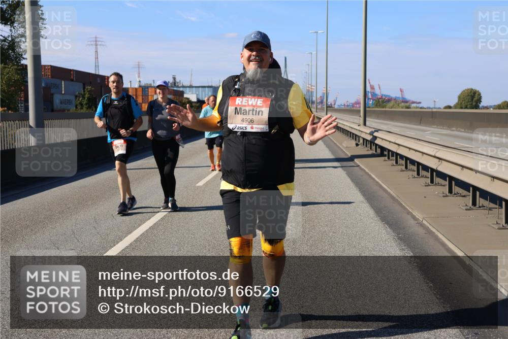 03.10.2025 - Köhlbrandbrückenlauf Strokosch-Dieckow http://msf.ph/oto/9166529 03.10.2025 13:20:28 Position 3 2, 7, 18, 4906 meine-sportfotos.de
