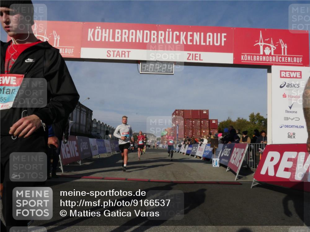 03.10.2025 - Köhlbrandbrückenlauf Matties Gatica Varas http://msf.ph/oto/9166537 03.10.2025 10:03:26 Ziel 1207, 1274, 1682, 1808, 1864, 2995, 2998, 3066, 3731, 3802 meine-sportfotos.de