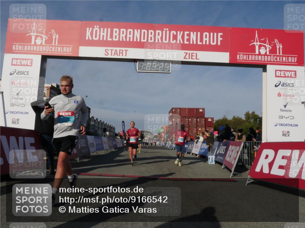 03.10.2025 - Köhlbrandbrückenlauf Matties Gatica Varas http://msf.ph/oto/9166542 03.10.2025 10:03:27 Ziel 1207, 1274, 1682, 1808, 1864, 2944, 2995, 2998, 3066, 3498, 3731 meine-sportfotos.de