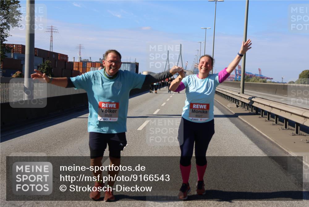 03.10.2025 - Köhlbrandbrückenlauf Strokosch-Dieckow http://msf.ph/oto/9166543 03.10.2025 13:20:33 Position 3 6528, 6527 meine-sportfotos.de