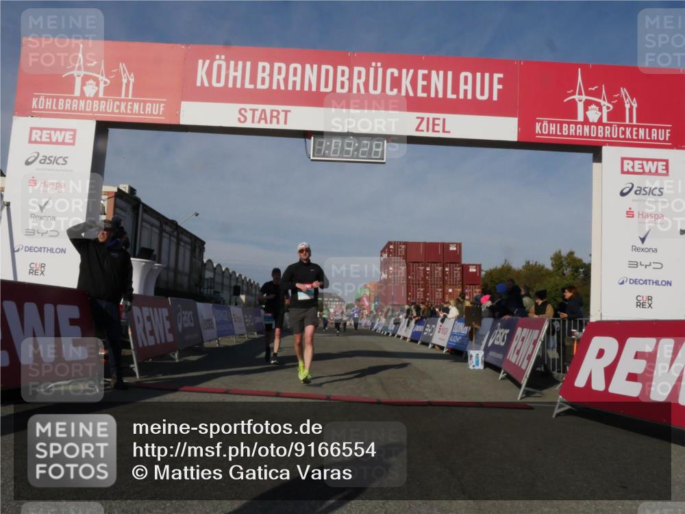 03.10.2025 - Köhlbrandbrückenlauf Matties Gatica Varas http://msf.ph/oto/9166554 03.10.2025 10:03:30 Ziel 1207, 1274, 1326, 1682, 1808, 1864, 2944, 3066, 3404, 3498, 3731 meine-sportfotos.de