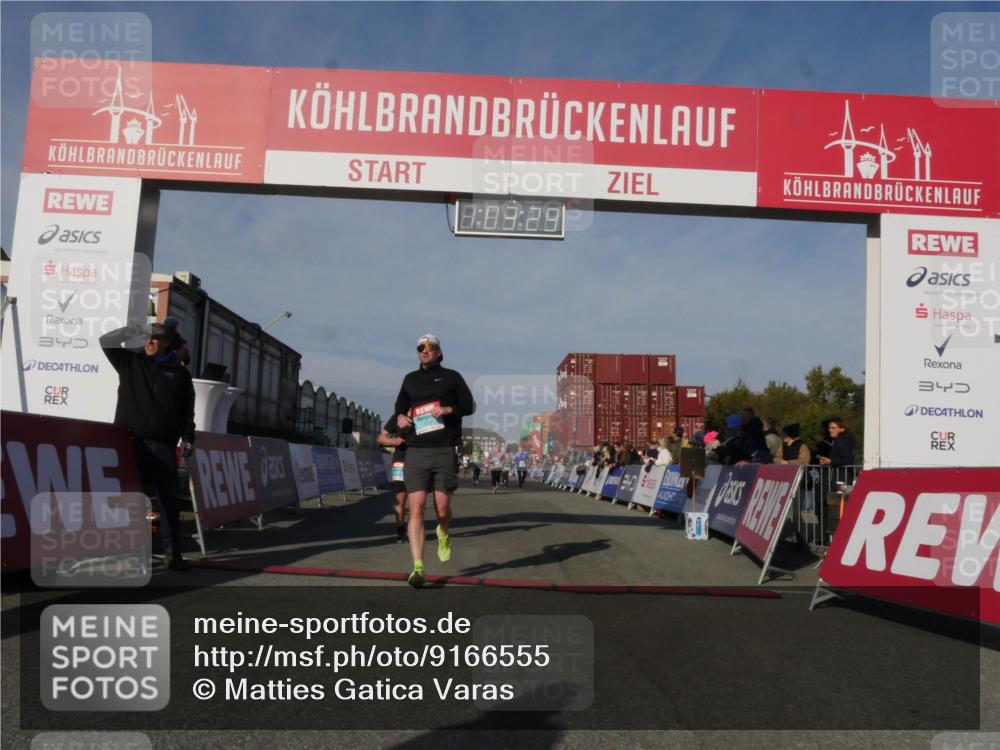03.10.2025 - Köhlbrandbrückenlauf Matties Gatica Varas http://msf.ph/oto/9166555 03.10.2025 10:03:31 Ziel 1207, 1274, 1326, 1682, 1808, 1864, 2944, 3066, 3404, 3498, 3731 meine-sportfotos.de