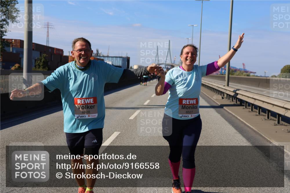 03.10.2025 - Köhlbrandbrückenlauf Strokosch-Dieckow http://msf.ph/oto/9166558 03.10.2025 13:20:33 Position 3 6528, 6527 meine-sportfotos.de