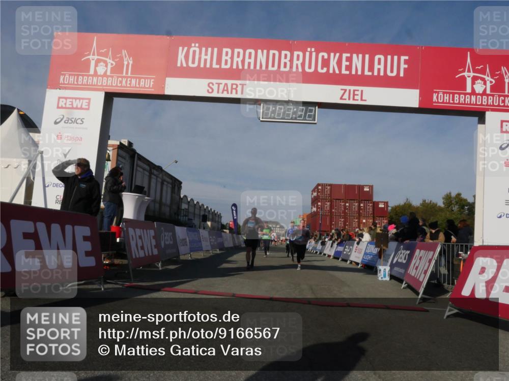 03.10.2025 - Köhlbrandbrückenlauf Matties Gatica Varas http://msf.ph/oto/9166567 03.10.2025 10:03:34 Ziel 1274, 1326, 1808, 1864, 2944, 3066, 3344, 3404, 3498, 3731 meine-sportfotos.de