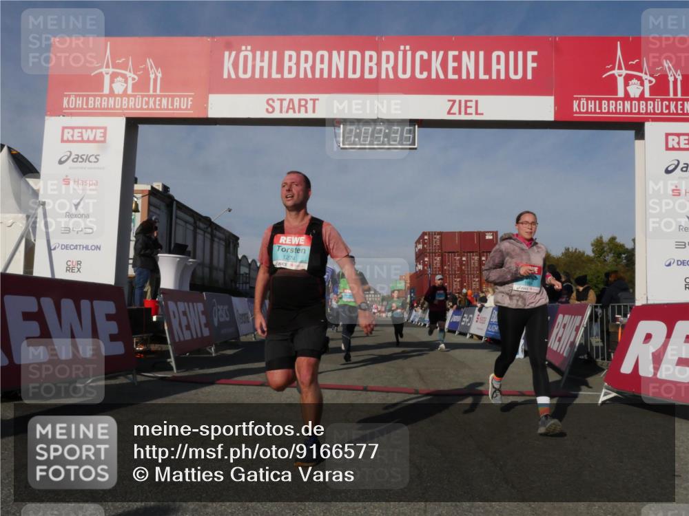03.10.2025 - Köhlbrandbrückenlauf Matties Gatica Varas http://msf.ph/oto/9166577 03.10.2025 10:03:37 Ziel 1326, 1351, 1808, 2944, 3066, 3344, 3404, 3498, 3731, 3825 meine-sportfotos.de