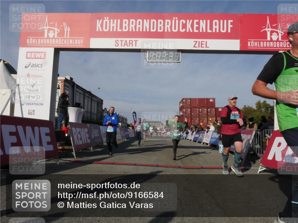03.10.2025 - Köhlbrandbrückenlauf Matties Gatica Varas http://msf.ph/oto/9166584 03.10.2025 10:03:38 Ziel 1326, 1351, 1808, 2944, 3245, 3251, 3344, 3404, 3498, 3825 meine-sportfotos.de