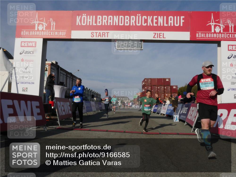 03.10.2025 - Köhlbrandbrückenlauf Matties Gatica Varas http://msf.ph/oto/9166585 03.10.2025 10:03:39 Ziel 1326, 1351, 2944, 3073, 3245, 3251, 3344, 3404, 3498, 3825 meine-sportfotos.de