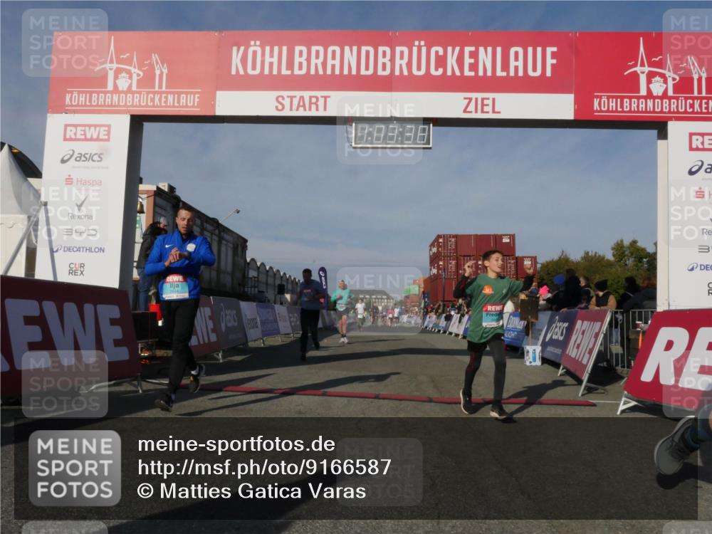 03.10.2025 - Köhlbrandbrückenlauf Matties Gatica Varas http://msf.ph/oto/9166587 03.10.2025 10:03:39 Ziel 1326, 1351, 2944, 3073, 3245, 3251, 3344, 3404, 3498, 3825 meine-sportfotos.de