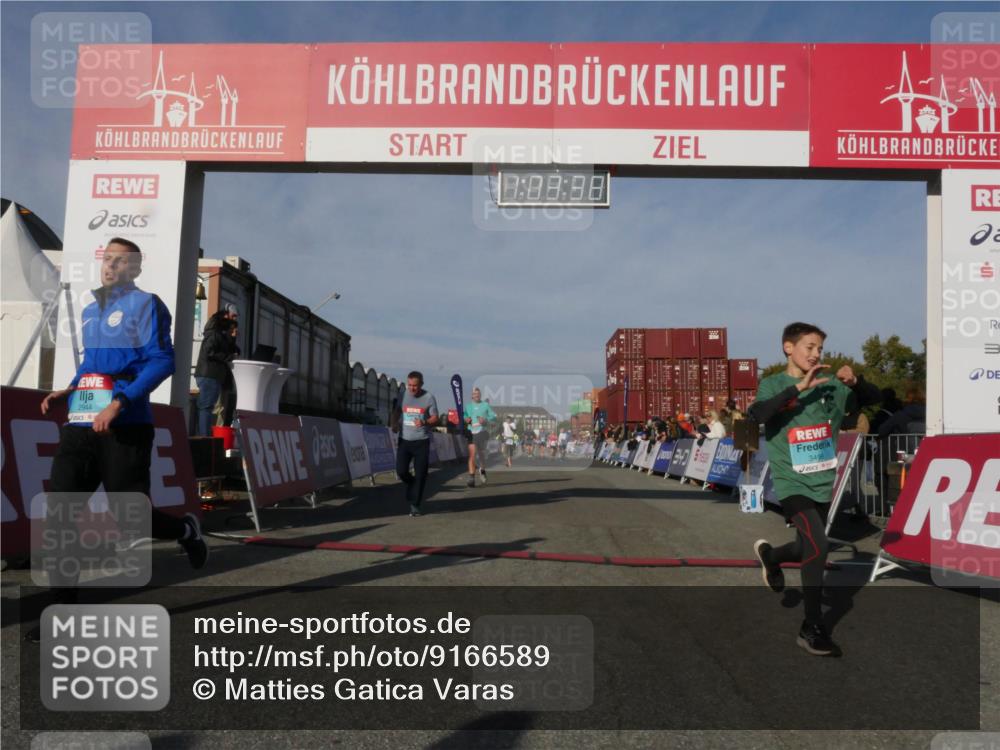 03.10.2025 - Köhlbrandbrückenlauf Matties Gatica Varas http://msf.ph/oto/9166589 03.10.2025 10:03:40 Ziel 1326, 1351, 3073, 3235, 3245, 3251, 3344, 3404, 3825 meine-sportfotos.de