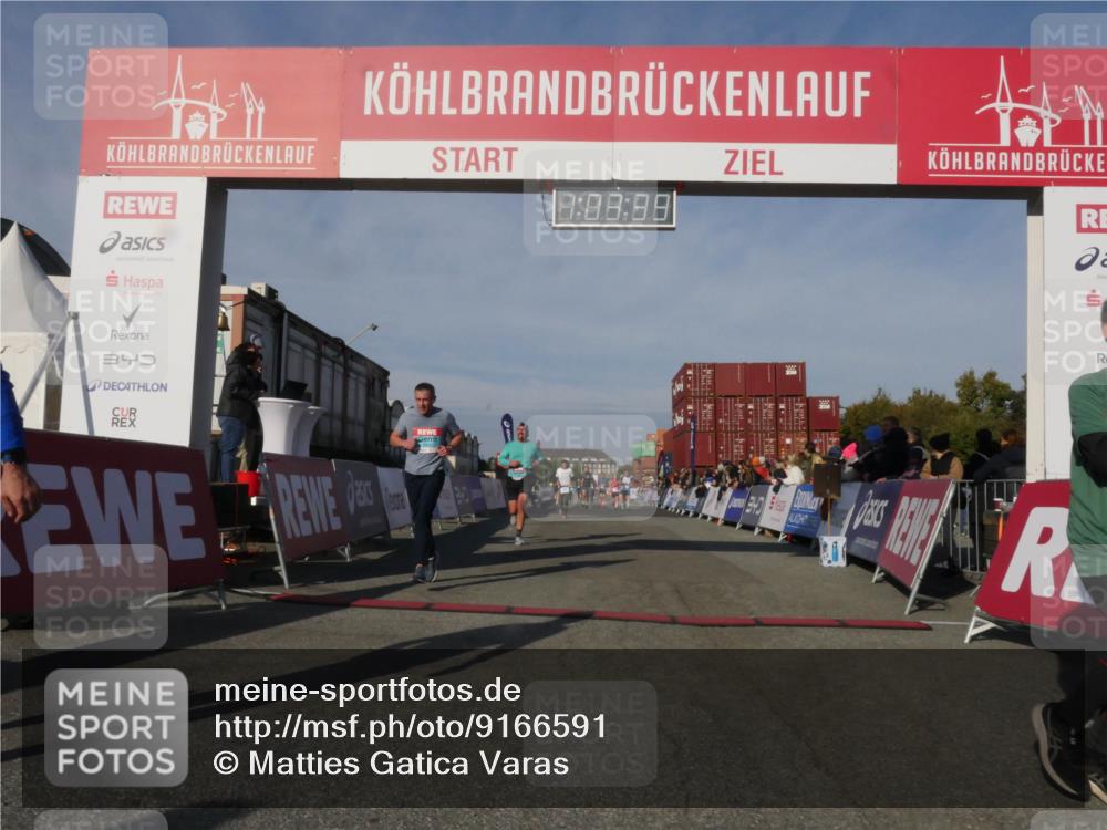 03.10.2025 - Köhlbrandbrückenlauf Matties Gatica Varas http://msf.ph/oto/9166591 03.10.2025 10:03:40 Ziel 1326, 1351, 3073, 3235, 3245, 3251, 3344, 3404, 3825 meine-sportfotos.de