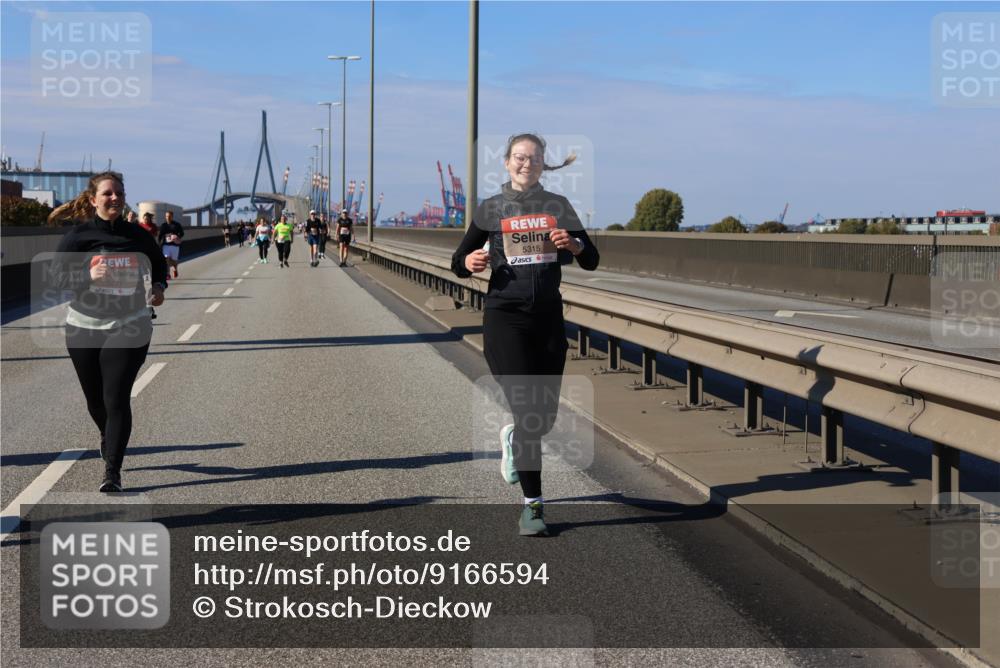 03.10.2025 - Köhlbrandbrückenlauf Strokosch-Dieckow http://msf.ph/oto/9166594 03.10.2025 13:20:50 Position 3 5315, 5271 meine-sportfotos.de