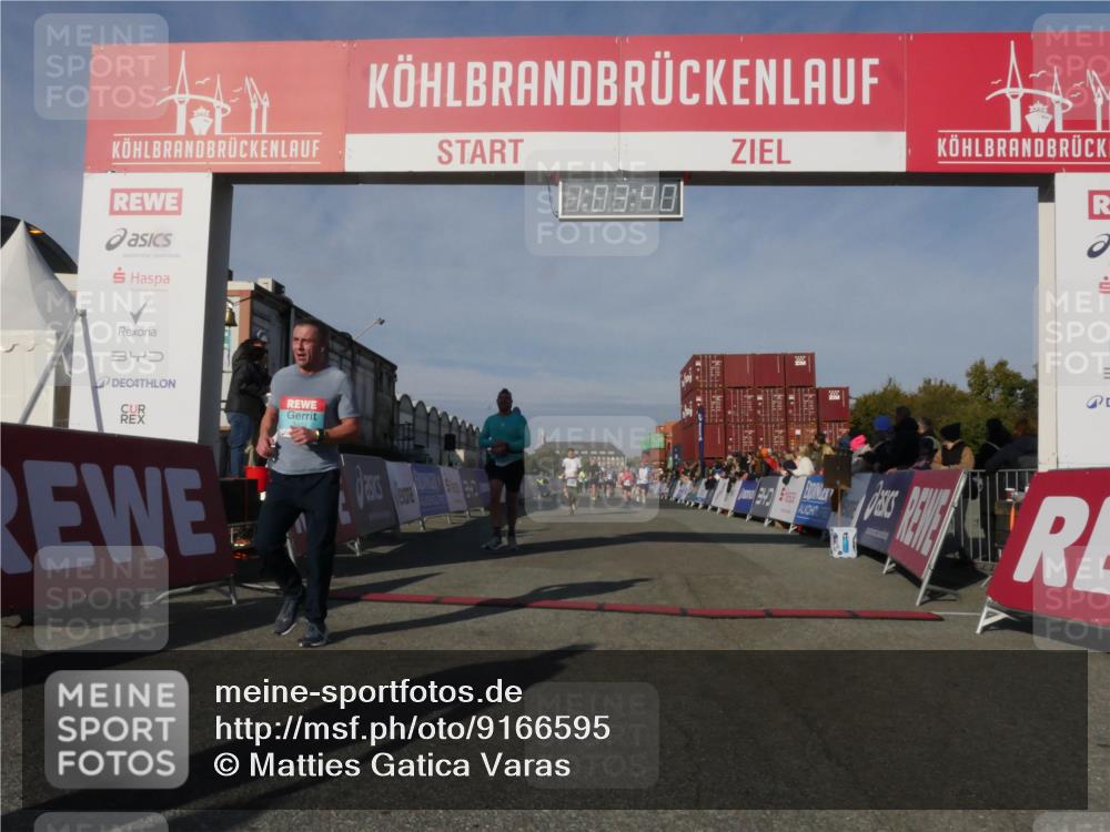 03.10.2025 - Köhlbrandbrückenlauf Matties Gatica Varas http://msf.ph/oto/9166595 03.10.2025 10:03:41 Ziel 1326, 1351, 3073, 3235, 3245, 3251, 3344, 3708, 3710, 3825 meine-sportfotos.de