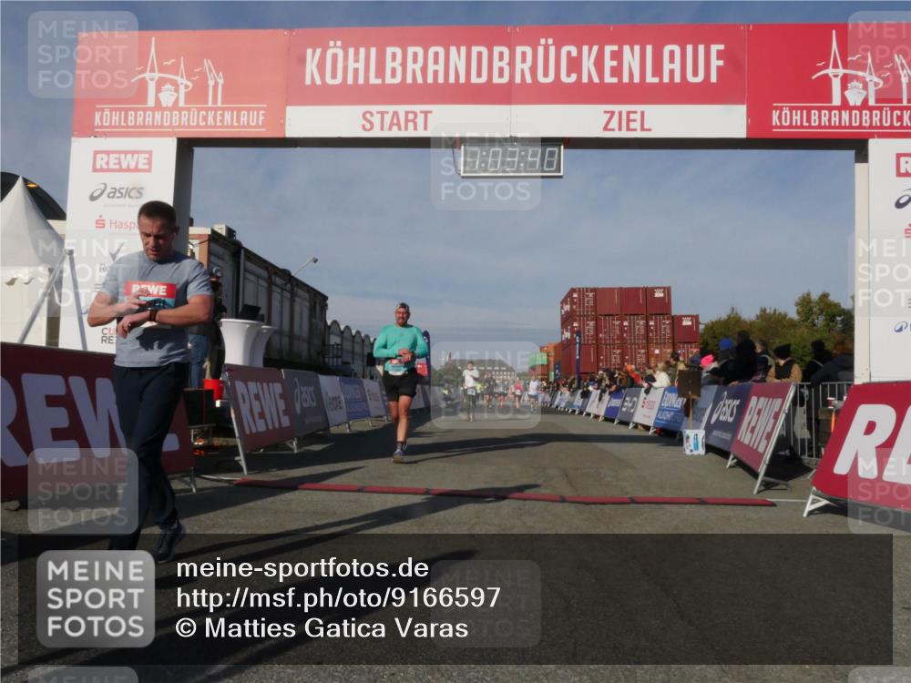 03.10.2025 - Köhlbrandbrückenlauf Matties Gatica Varas http://msf.ph/oto/9166597 03.10.2025 10:03:42 Ziel 1326, 1351, 1353, 2767, 3073, 3235, 3245, 3251, 3344, 3708, 3710, 3825 meine-sportfotos.de