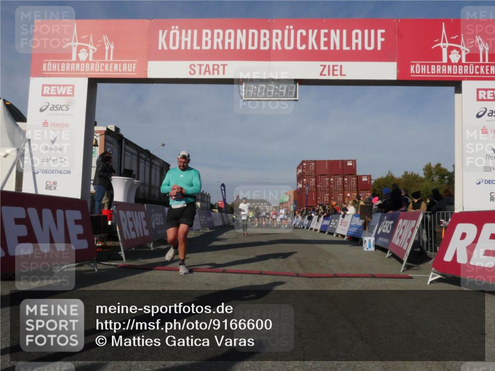 03.10.2025 - Köhlbrandbrückenlauf Matties Gatica Varas http://msf.ph/oto/9166600 03.10.2025 10:03:43 Ziel 1351, 1353, 2767, 3073, 3235, 3245, 3251, 3344, 3708, 3710, 3804, 3825 meine-sportfotos.de