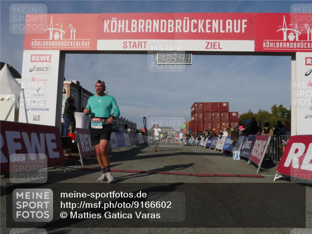 03.10.2025 - Köhlbrandbrückenlauf Matties Gatica Varas http://msf.ph/oto/9166602 03.10.2025 10:03:43 Ziel 1351, 1353, 2767, 3073, 3235, 3245, 3251, 3344, 3708, 3710, 3804, 3825 meine-sportfotos.de