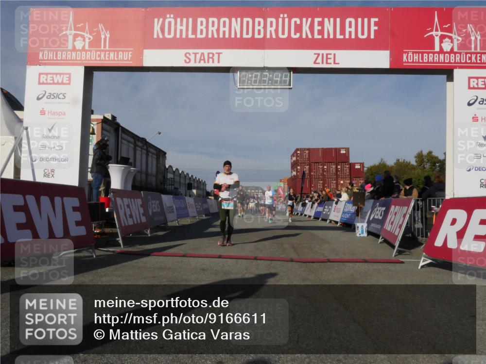 03.10.2025 - Köhlbrandbrückenlauf Matties Gatica Varas http://msf.ph/oto/9166611 03.10.2025 10:03:46 Ziel 1216, 1309, 1351, 1353, 2767, 3073, 3235, 3245, 3251, 3344, 3659, 3708, 3710, 3804, 3825 meine-sportfotos.de