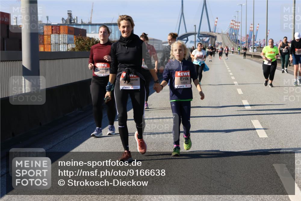 03.10.2025 - Köhlbrandbrückenlauf Strokosch-Dieckow http://msf.ph/oto/9166638 03.10.2025 13:21:01 Position 3 5559, 5905, 5904 meine-sportfotos.de