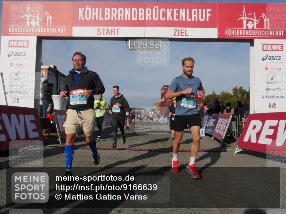 03.10.2025 - Köhlbrandbrückenlauf Matties Gatica Varas http://msf.ph/oto/9166639 03.10.2025 10:03:54 Ziel 1039, 1216, 1309, 1353, 2767, 3138, 3236, 3462, 3465, 3659, 3804, 3821 meine-sportfotos.de