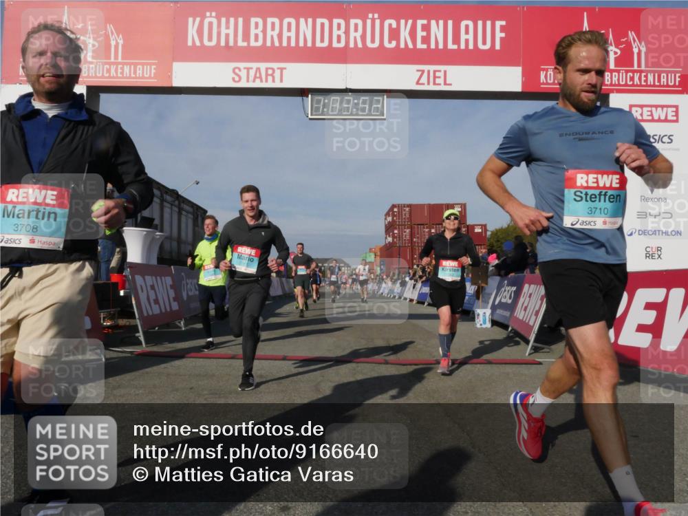 03.10.2025 - Köhlbrandbrückenlauf Matties Gatica Varas http://msf.ph/oto/9166640 03.10.2025 10:03:54 Ziel 1039, 1216, 1309, 1353, 2767, 3138, 3236, 3462, 3465, 3659, 3804, 3821 meine-sportfotos.de