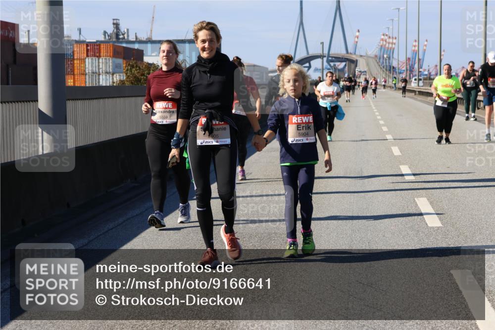 03.10.2025 - Köhlbrandbrückenlauf Strokosch-Dieckow http://msf.ph/oto/9166641 03.10.2025 13:21:01 Position 3 5559, 5905, 5904 meine-sportfotos.de