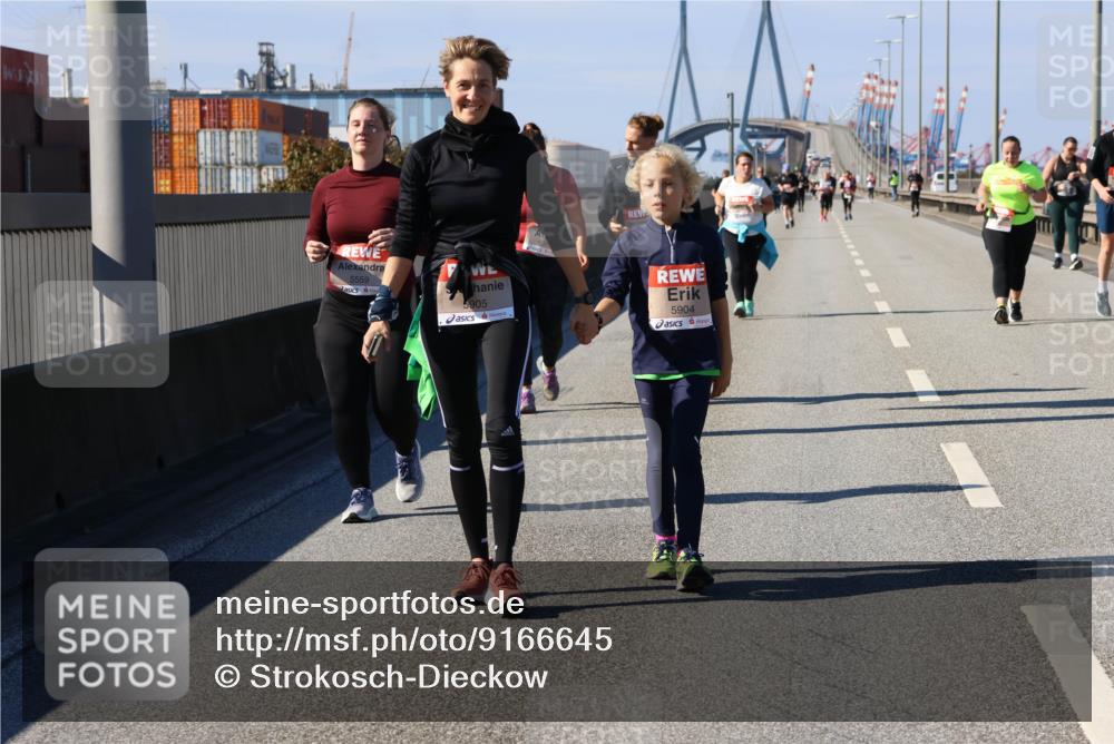 03.10.2025 - Köhlbrandbrückenlauf Strokosch-Dieckow http://msf.ph/oto/9166645 03.10.2025 13:21:01 Position 3 5559, 5905, 5904 meine-sportfotos.de