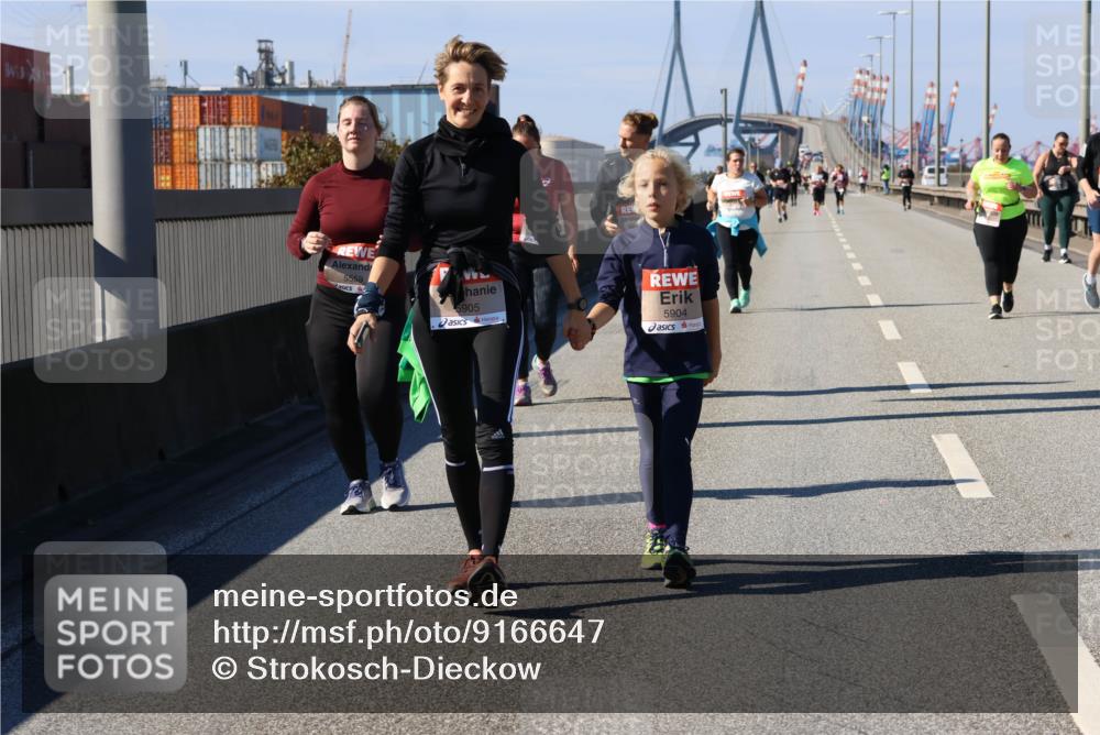 03.10.2025 - Köhlbrandbrückenlauf Strokosch-Dieckow http://msf.ph/oto/9166647 03.10.2025 13:21:01 Position 3 5559, 5905, 5904 meine-sportfotos.de
