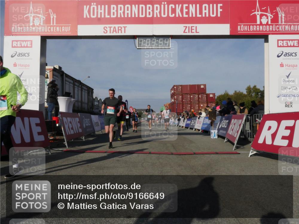 03.10.2025 - Köhlbrandbrückenlauf Matties Gatica Varas http://msf.ph/oto/9166649 03.10.2025 10:03:56 Ziel 1039, 1216, 1309, 3138, 3236, 3462, 3465, 3659, 3821 meine-sportfotos.de