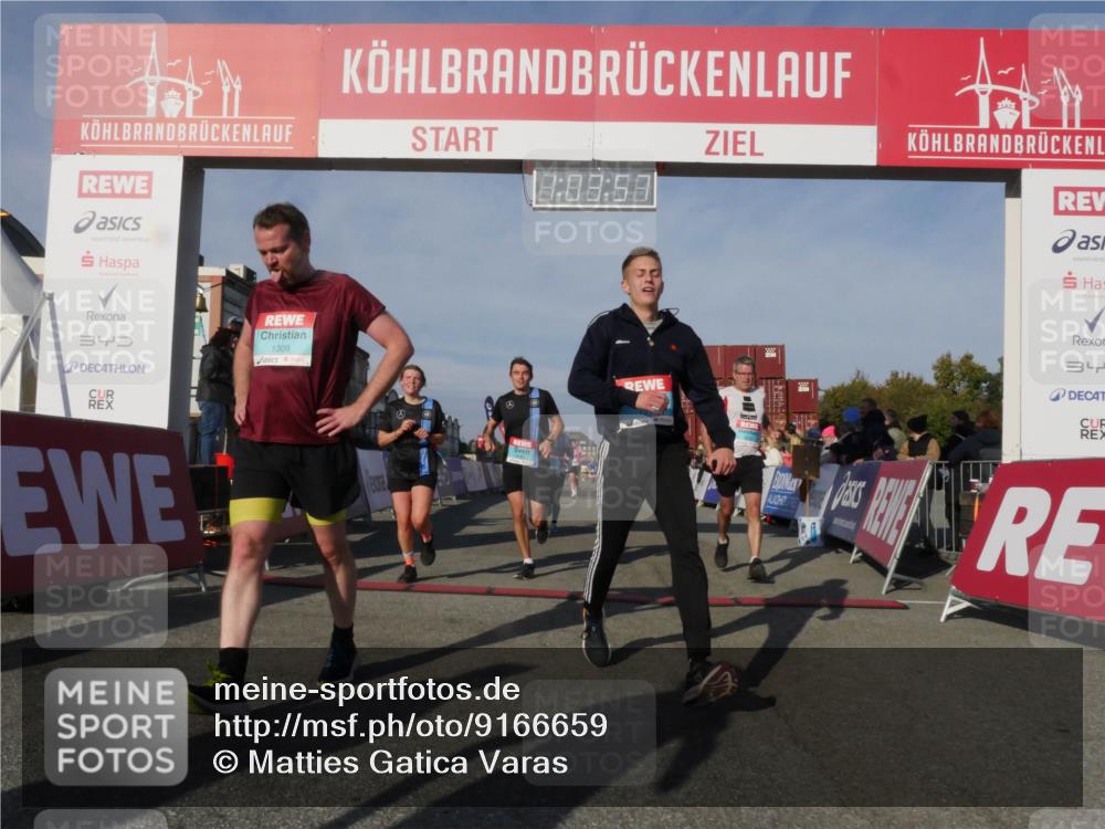 03.10.2025 - Köhlbrandbrückenlauf Matties Gatica Varas http://msf.ph/oto/9166659 03.10.2025 10:03:59 Ziel 1039, 3138, 3236, 3462, 3465, 3821 meine-sportfotos.de