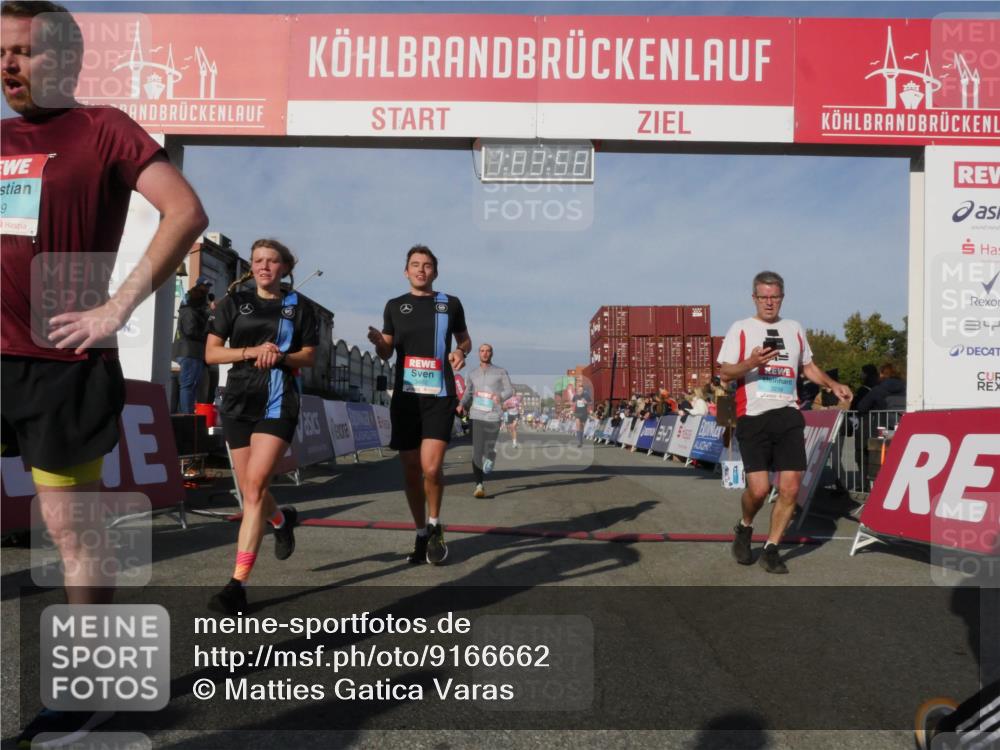 03.10.2025 - Köhlbrandbrückenlauf Matties Gatica Varas http://msf.ph/oto/9166662 03.10.2025 10:04:00 Ziel 1039, 1141, 3138, 3821 meine-sportfotos.de