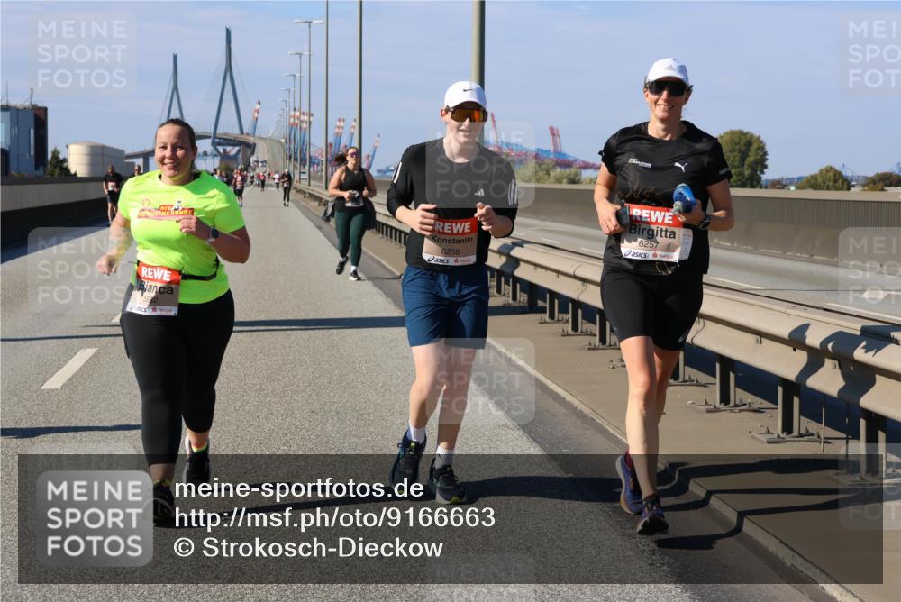 03.10.2025 - Köhlbrandbrückenlauf Strokosch-Dieckow http://msf.ph/oto/9166663 03.10.2025 13:21:10 Position 3 5932, 6258, 6257 meine-sportfotos.de
