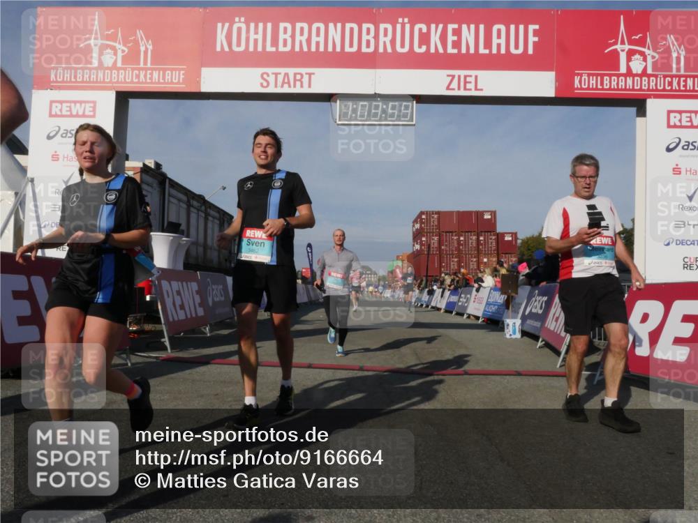 03.10.2025 - Köhlbrandbrückenlauf Matties Gatica Varas http://msf.ph/oto/9166664 03.10.2025 10:04:00 Ziel 1039, 1141, 3138, 3821 meine-sportfotos.de