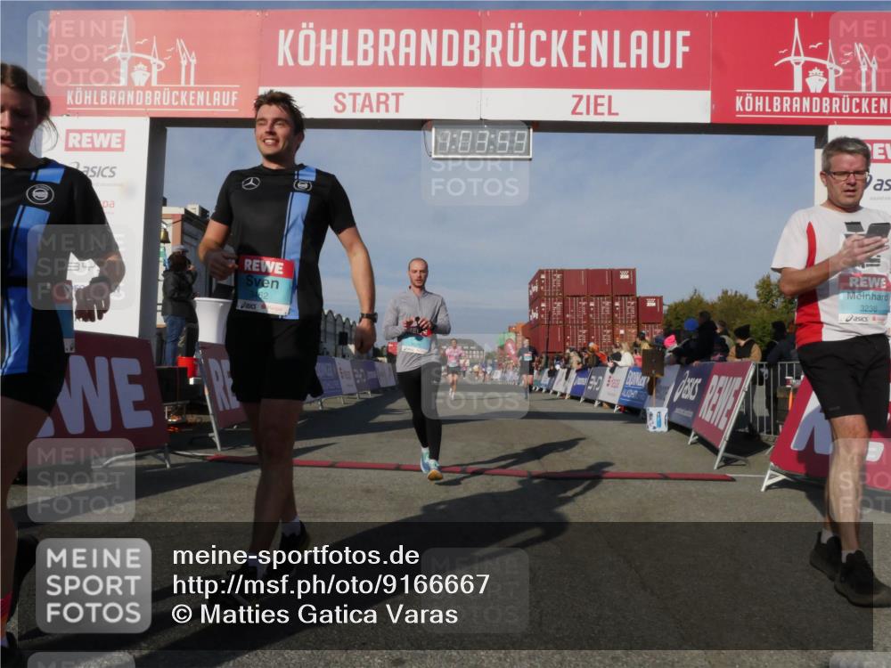 03.10.2025 - Köhlbrandbrückenlauf Matties Gatica Varas http://msf.ph/oto/9166667 03.10.2025 10:04:01 Ziel 1039, 1141, 3138, 3821 meine-sportfotos.de