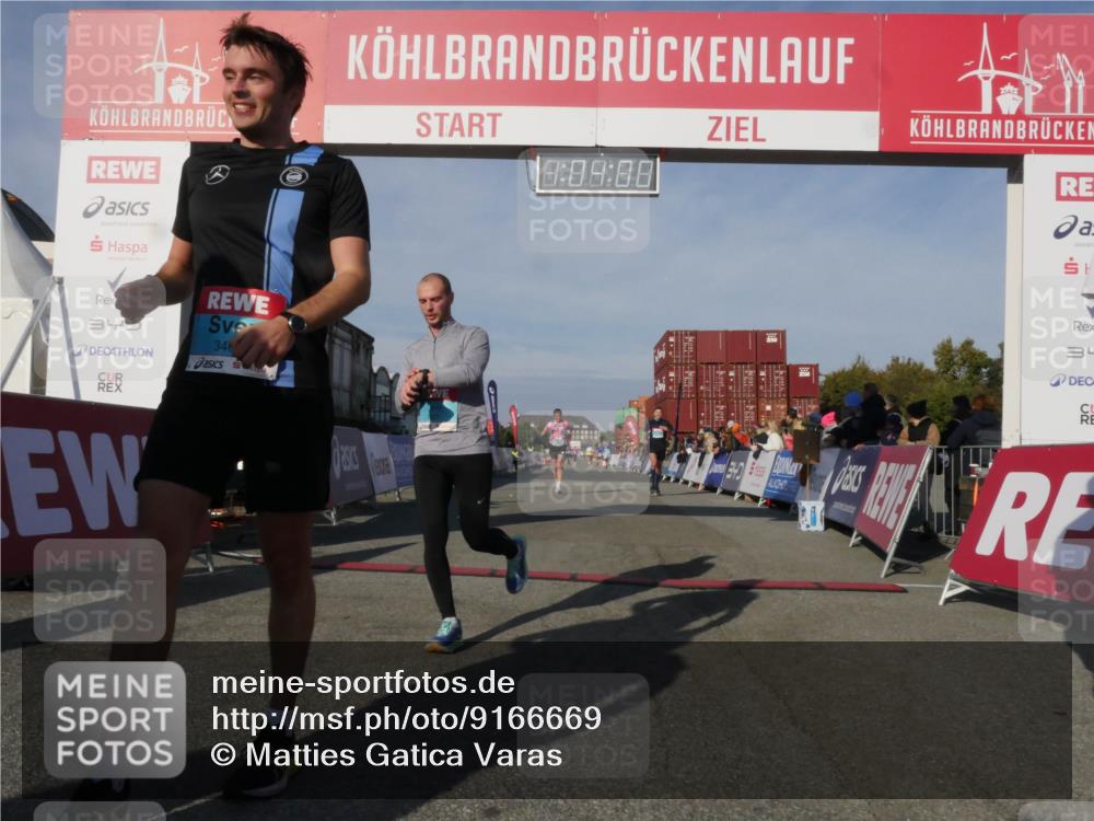 03.10.2025 - Köhlbrandbrückenlauf Matties Gatica Varas http://msf.ph/oto/9166669 03.10.2025 10:04:01 Ziel 1039, 1141, 3138, 3821 meine-sportfotos.de