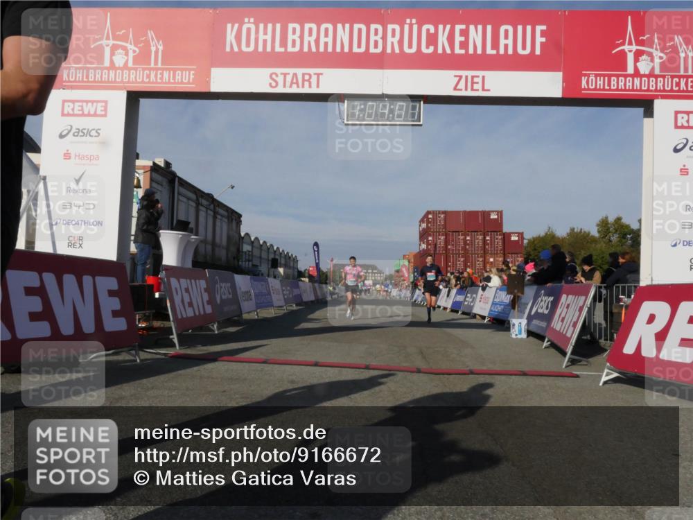 03.10.2025 - Köhlbrandbrückenlauf Matties Gatica Varas http://msf.ph/oto/9166672 03.10.2025 10:04:02 Ziel 1039, 1141, 3138 meine-sportfotos.de