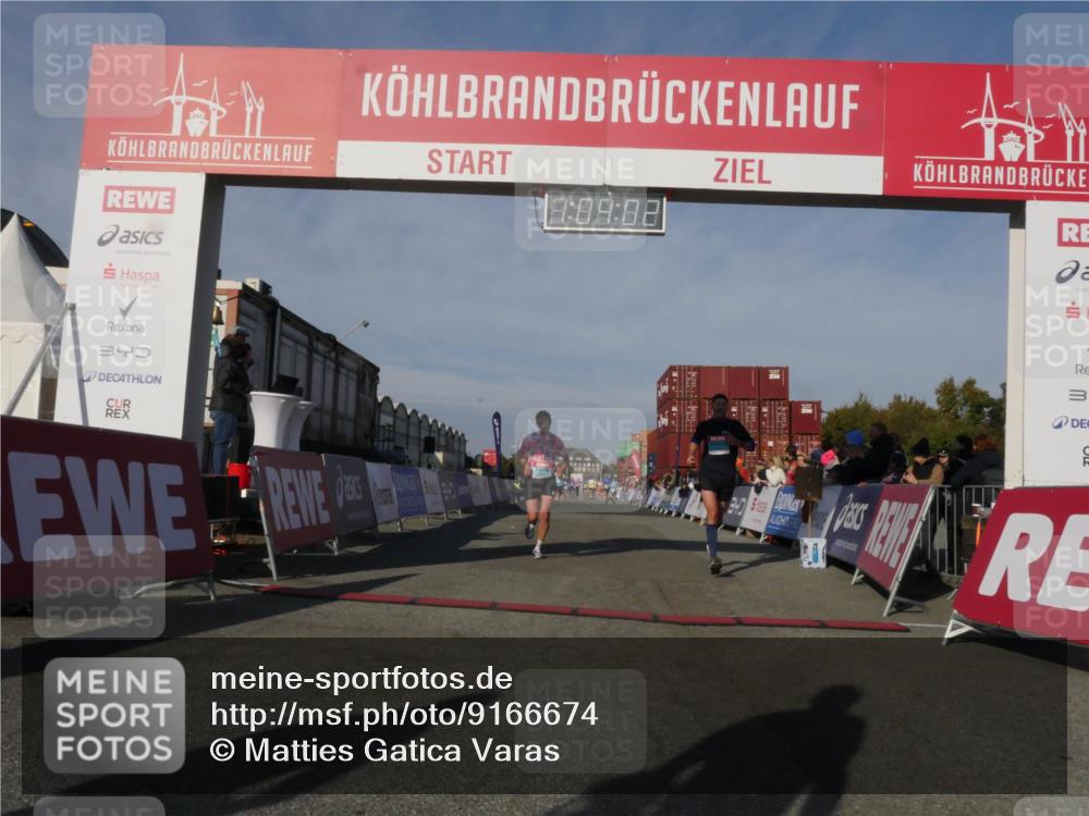 03.10.2025 - Köhlbrandbrückenlauf Matties Gatica Varas http://msf.ph/oto/9166674 03.10.2025 10:04:04 Ziel 1039, 1141, 3138 meine-sportfotos.de